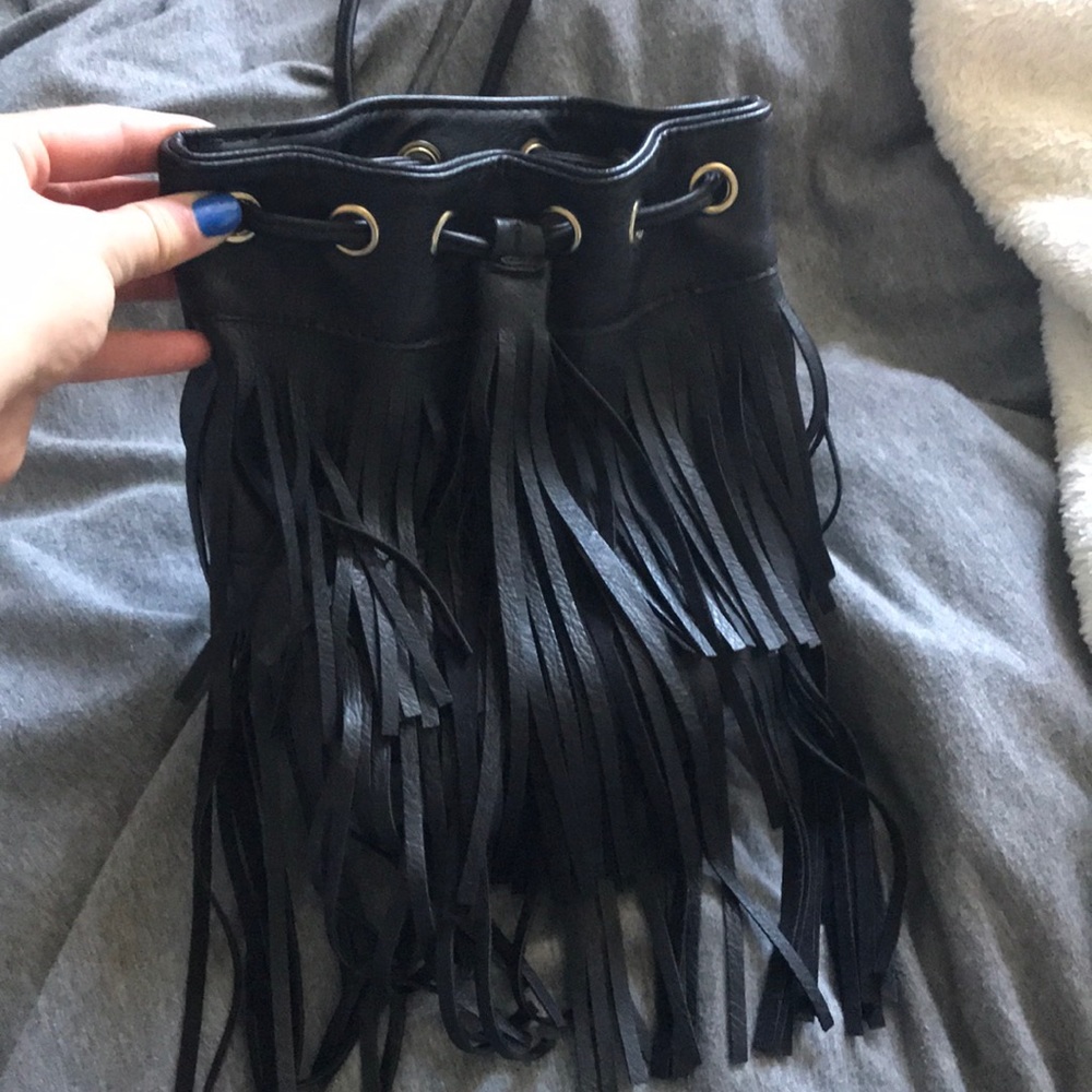 Fringe bucket bag